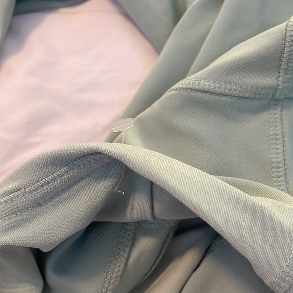 i just don’t really like the color on me at all - Picture 3 of 3